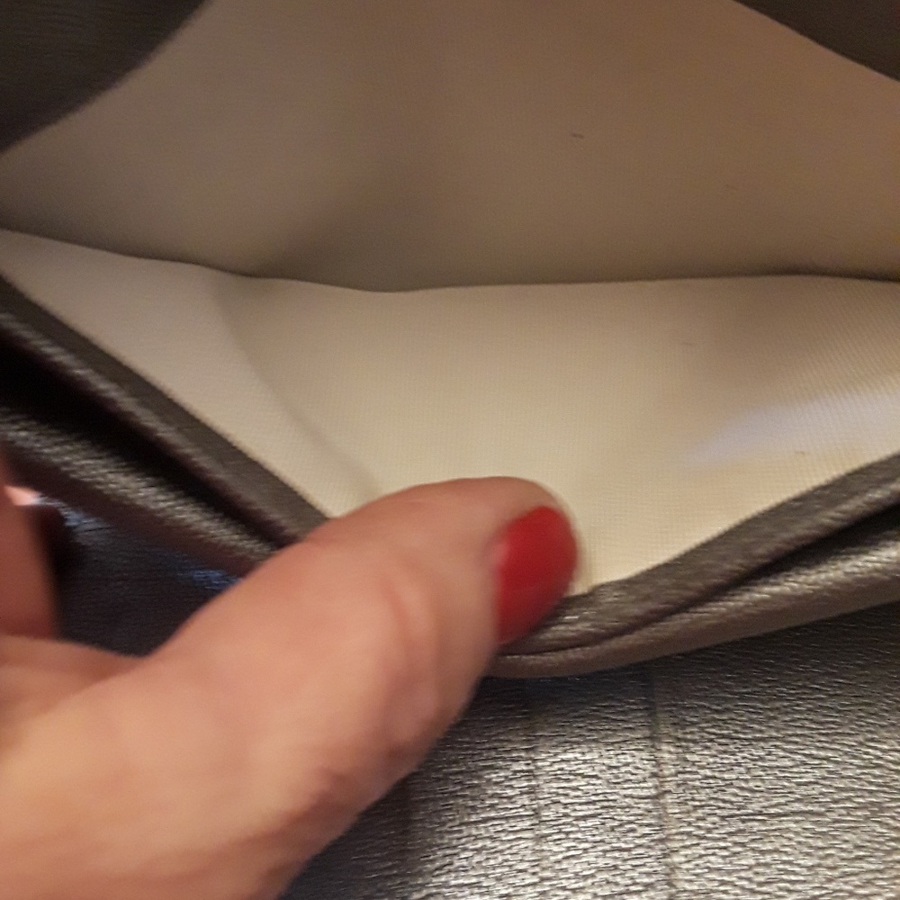 SOLD!!!!! CHANEL WALLET - Picture 5 of 8